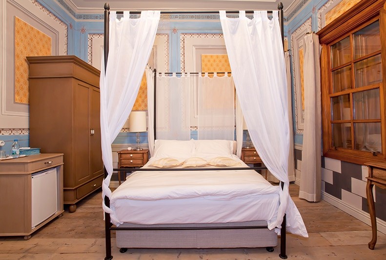 En fazla 2 yetişkin.