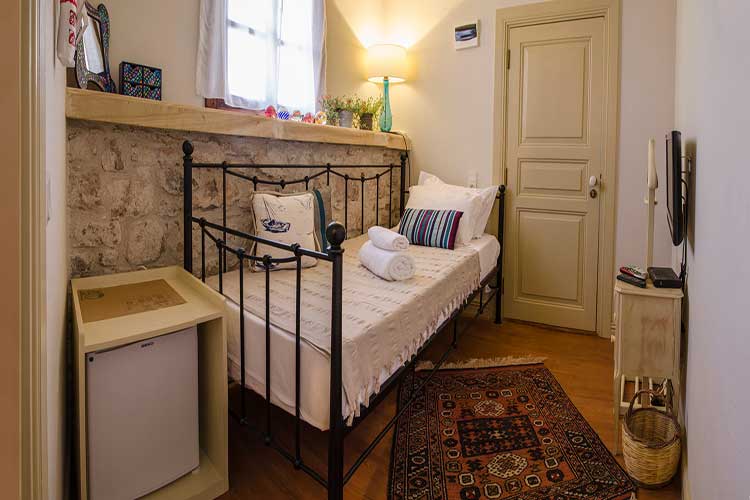 En fazla 1 yetişkin.