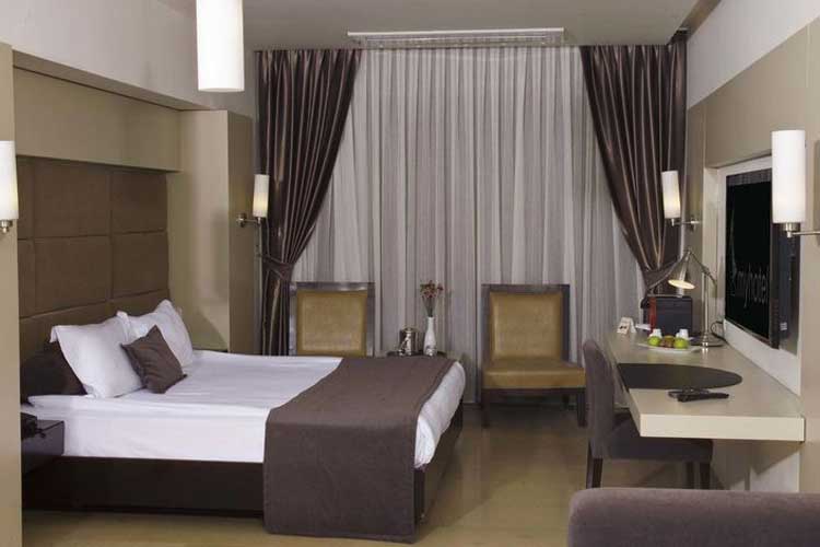 En fazla 2 yetişkin.