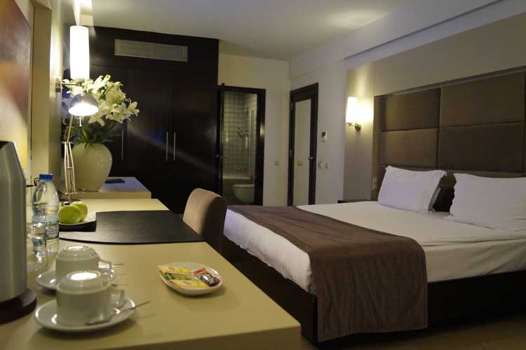 En fazla 2 yetişkin.