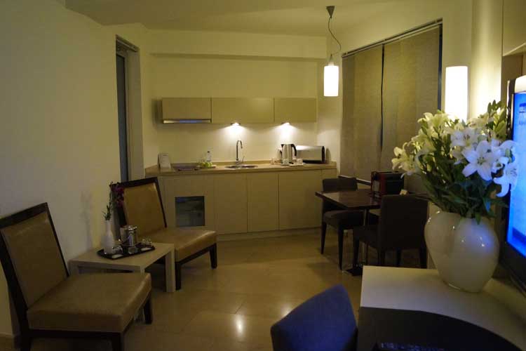 En fazla 3 yetişkin.