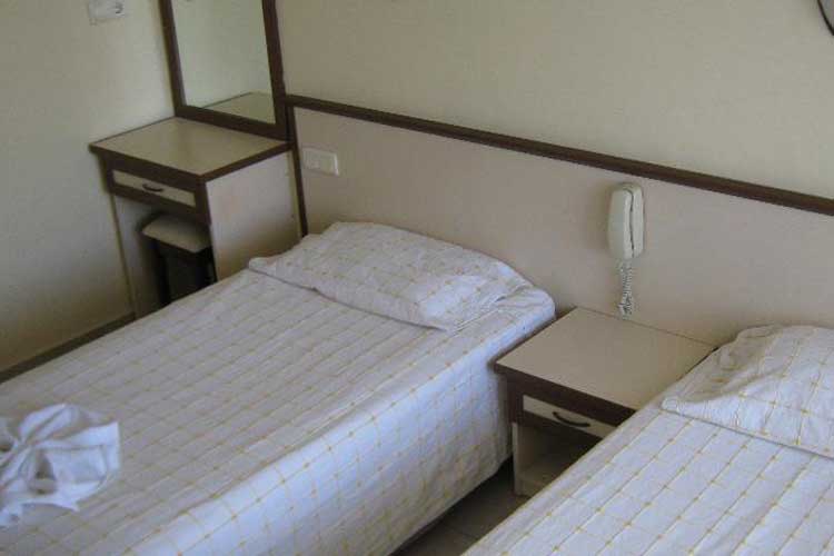 En az 2 yetişkin, En fazla 2 yetişkin.