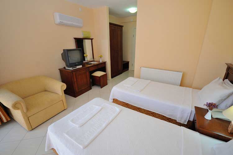 En az 2 yetişkin, En fazla 4 yetişkin veya 3 yetişkin + 1 çocuk.