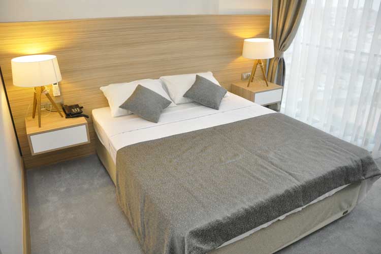 En fazla 2 yetişkin + 1 çocuk veya 1 yetişkin + 1 çocuk.