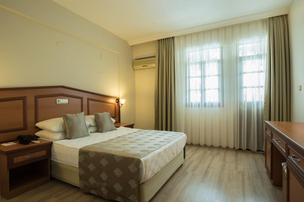 En fazla 3 yetişkin veya 2 yetişkin + 1 çocuk.