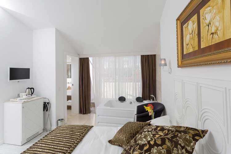 En fazla 2 yetişkin.