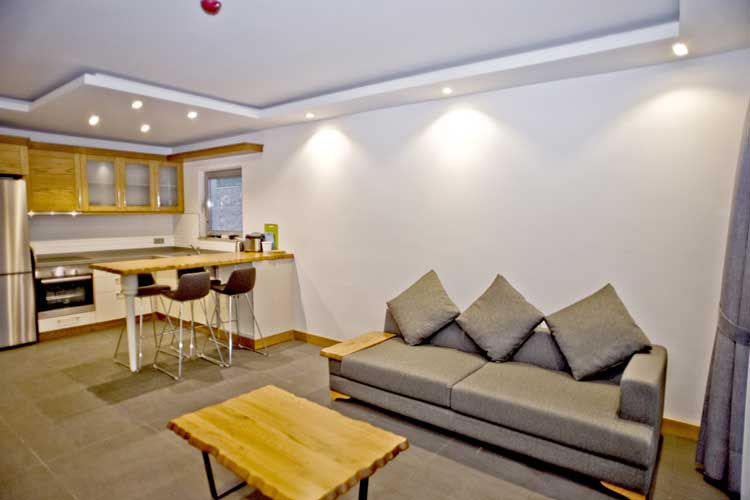 En fazla 2 yetişkin.