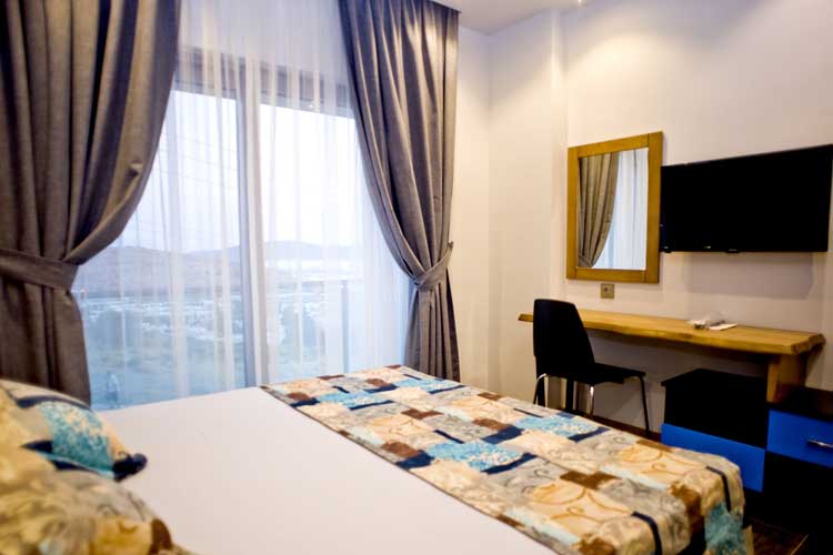 En fazla 2 yetişkin.