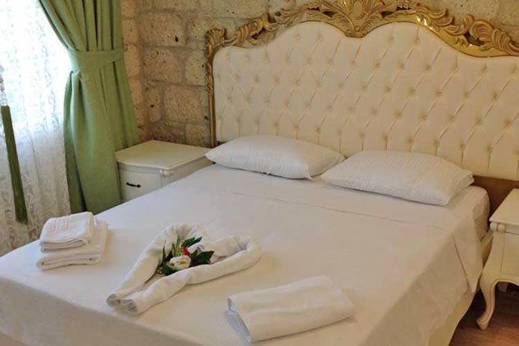 En fazla 2 yetişkin.