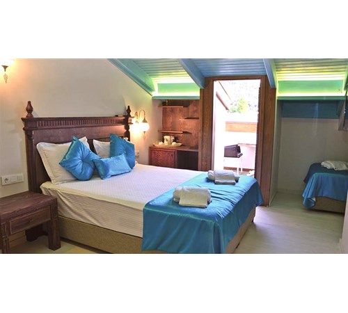 En fazla 3 yetişkin.