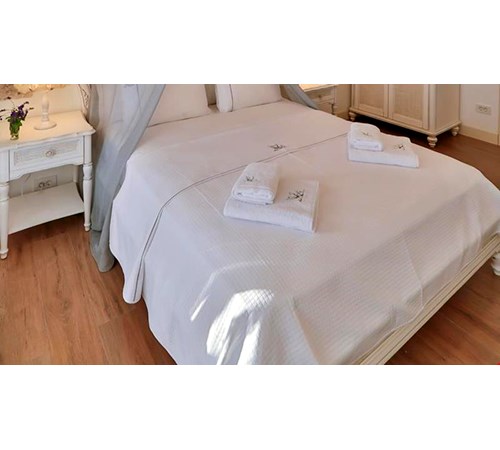 En az 2 yetişkin, En fazla 3 yetişkin.