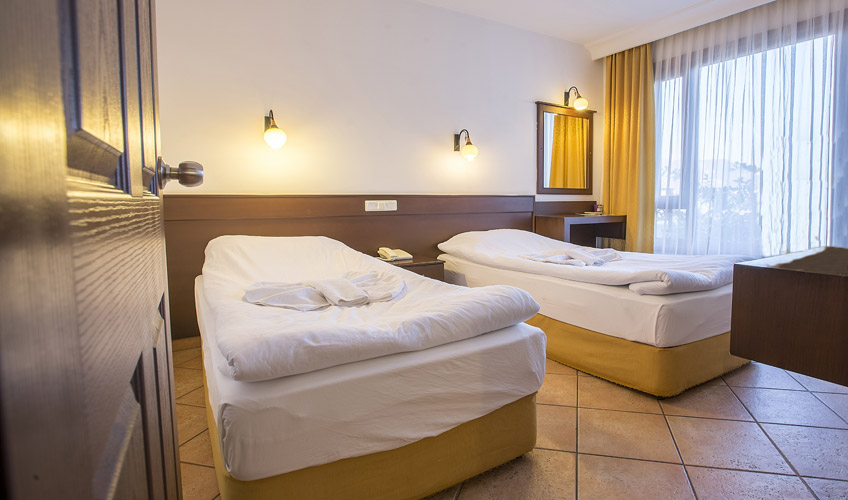 En fazla 2 yetişkin.