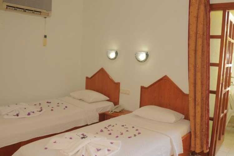 En fazla 3 yetişkin veya 2 yetişkin + 1 çocuk.