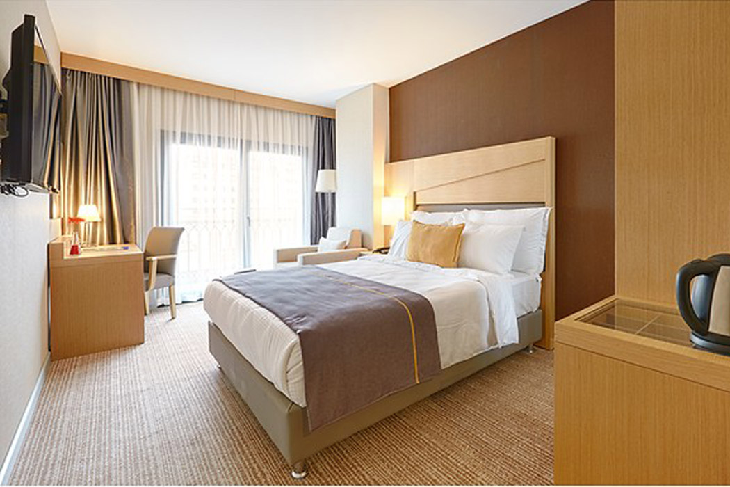 En fazla 2 yetişkin.