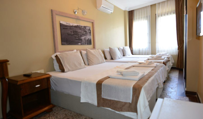 En fazla 3 yetişkin + 1 bebek (0-2 yaş).