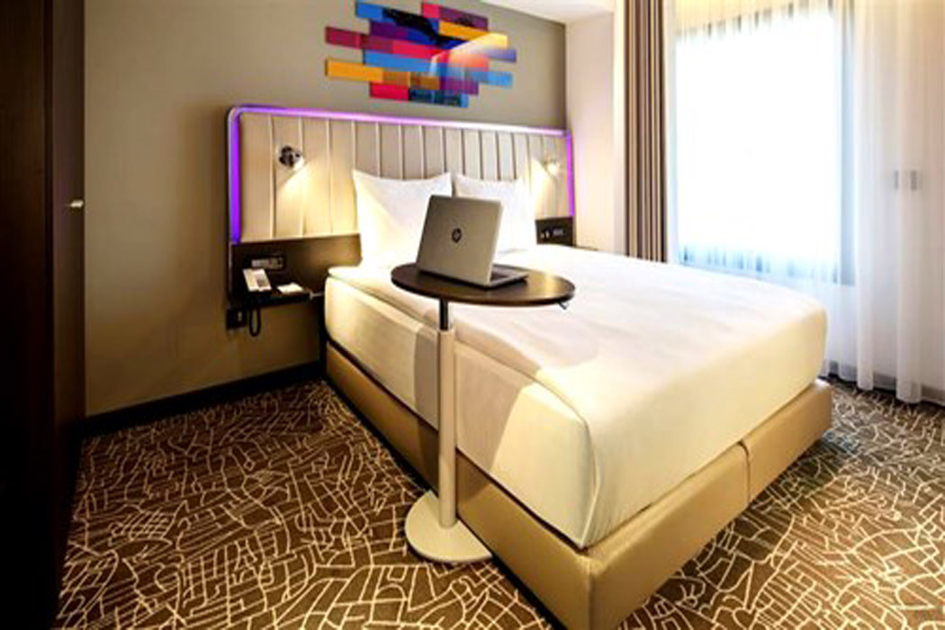 En fazla 2 yetişkin + 1 bebek (0-2 yaş) veya 1 yetişkin + 1 çocuk + 1 bebek (0-2 yaş).