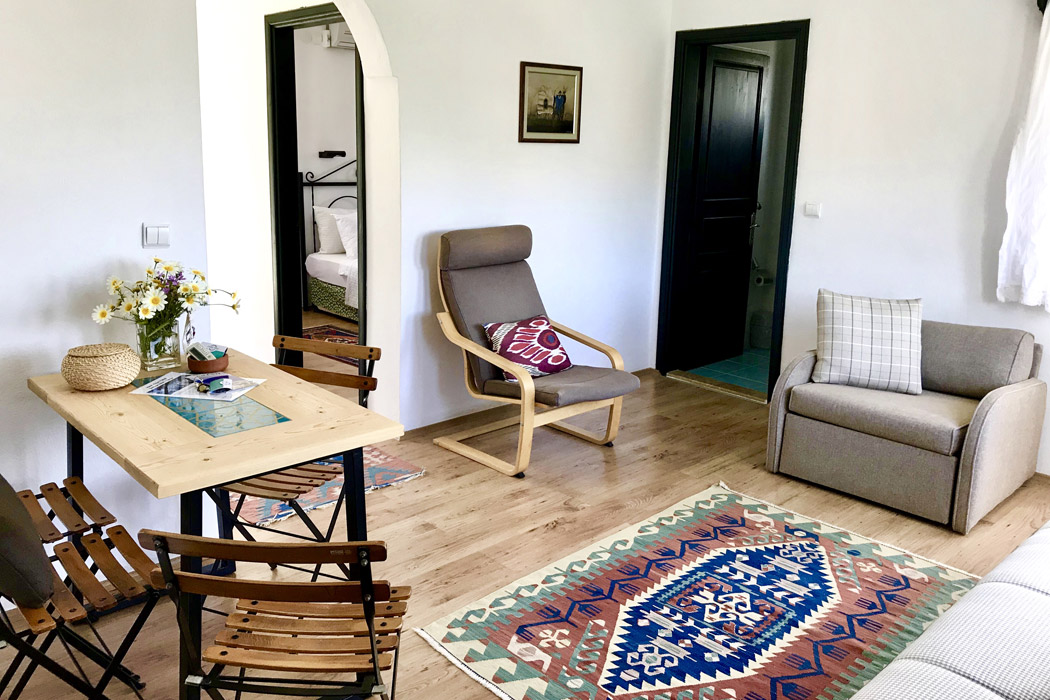 En fazla 3 yetişkin.