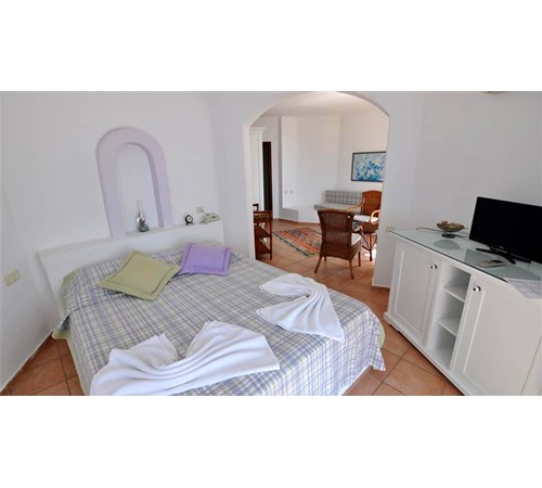 En az 2 yetişkin, En fazla 3 yetişkin veya 2 yetişkin + 1 çocuk.