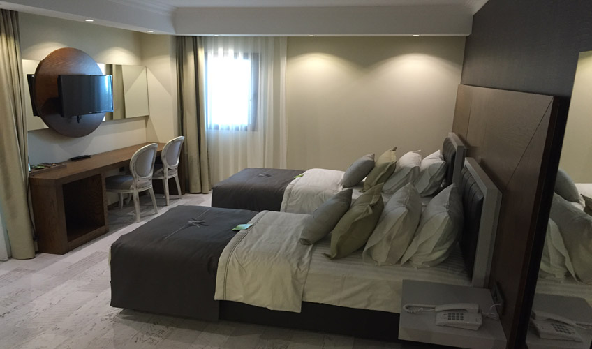 En fazla 2 yetişkin + 1 bebek (0-2 yaş).