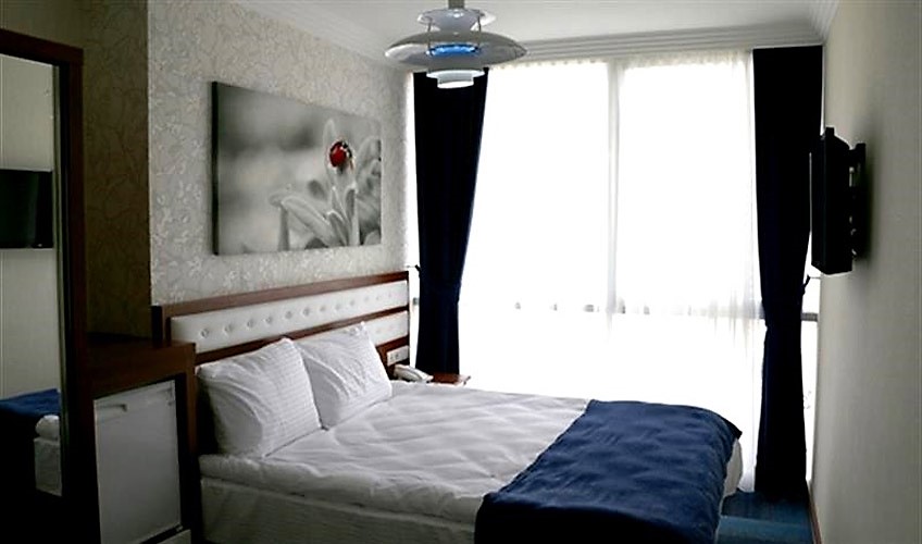 En fazla 2 yetişkin.