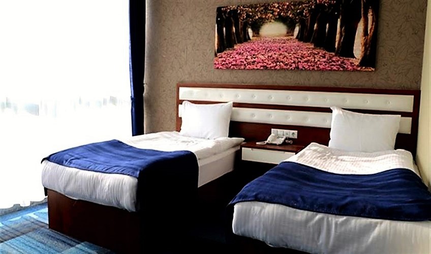 En fazla 2 yetişkin.