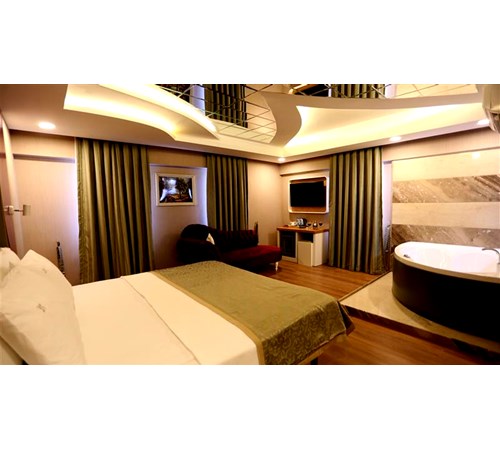 En fazla 2 yetişkin + 1 bebek (0-2 yaş) veya 1 yetişkin + 1 çocuk + 1 bebek (0-2 yaş).