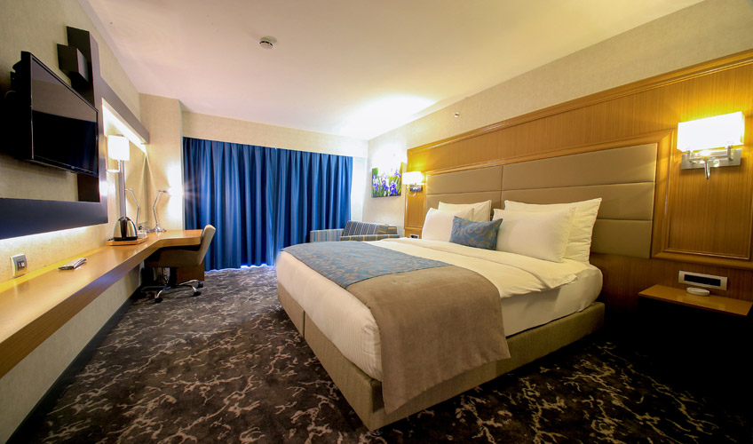 En fazla 2 yetişkin.