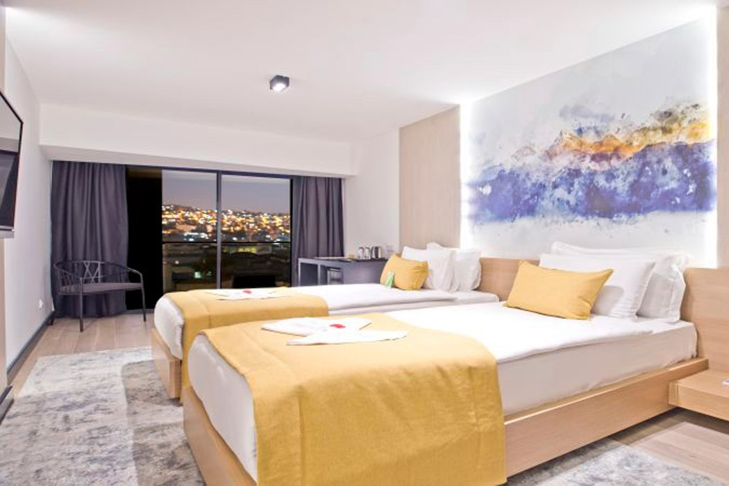 En fazla 2 yetişkin.