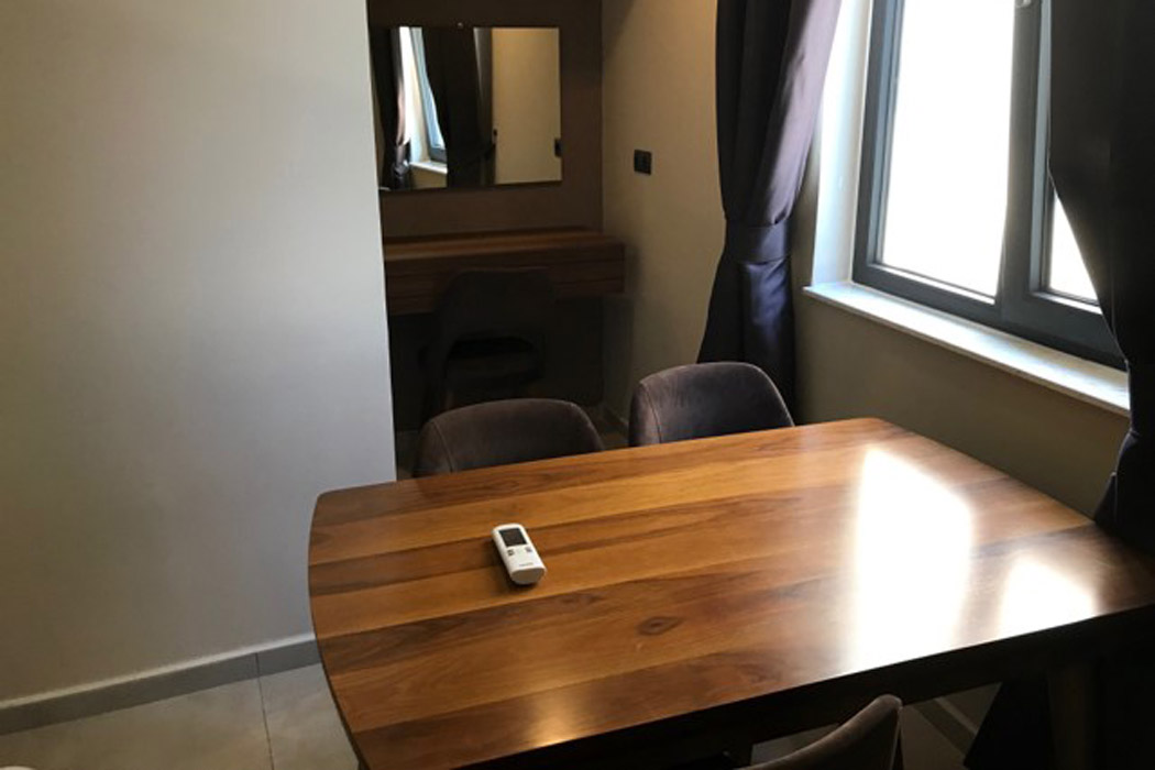 En fazla 4 yetişkin.