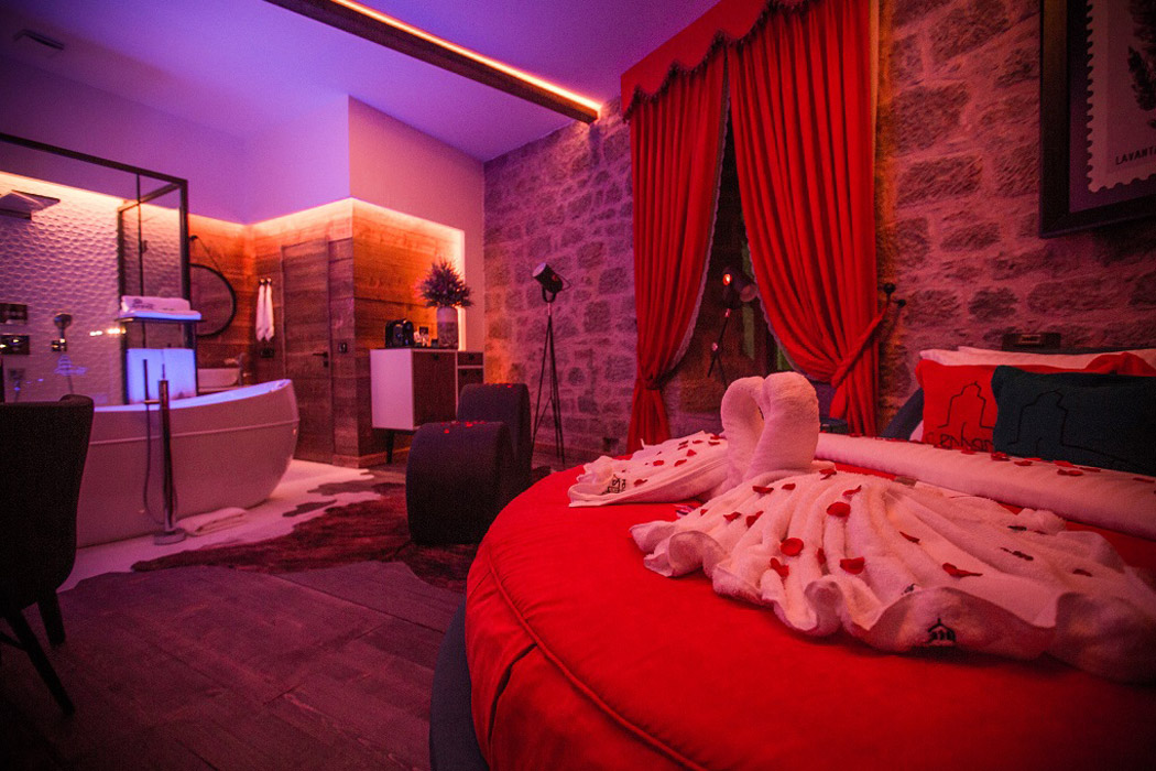 En fazla 2 yetişkin.