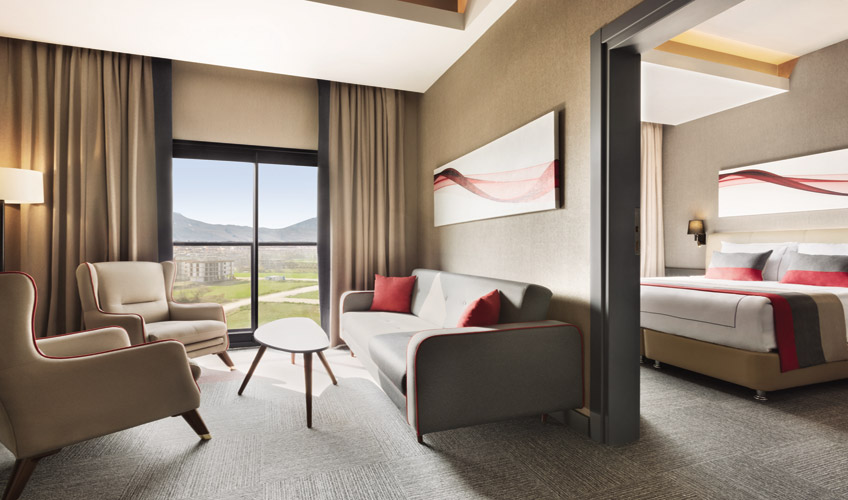 En fazla 3 yetişkin + 1 çocuk + 1 bebek (0-2 yaş) veya 2 yetişkin + 2 çocuk + 1 bebek (0-2 yaş).