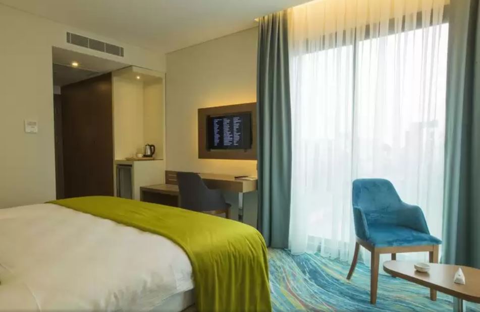 En fazla 2 yetişkin.