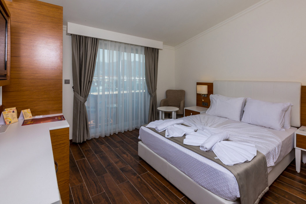 En fazla 3 yetişkin veya 2 yetişkin + 1 çocuk.