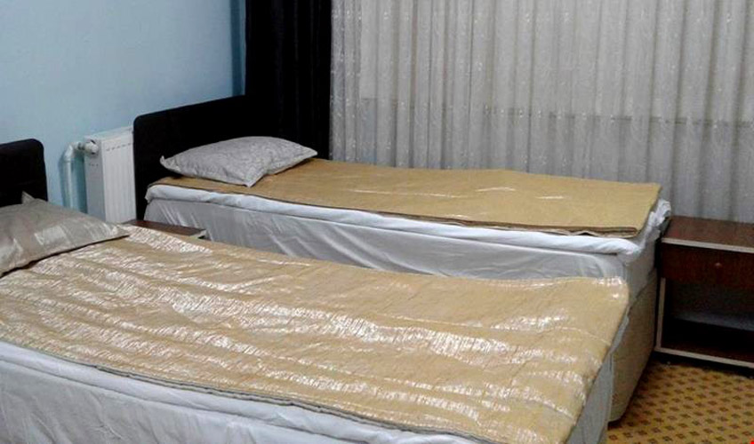 En fazla 2 yetişkin.