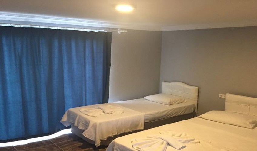 En az 3 yetişkin, En fazla 3 yetişkin.