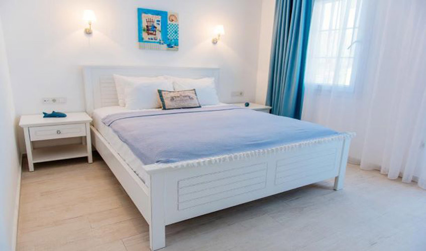 En fazla 3 yetişkin + 1 bebek (0-2 yaş).