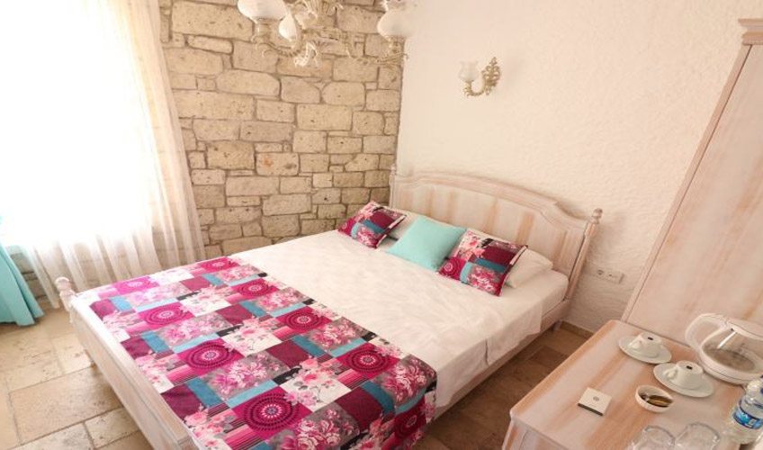 En fazla 2 yetişkin.