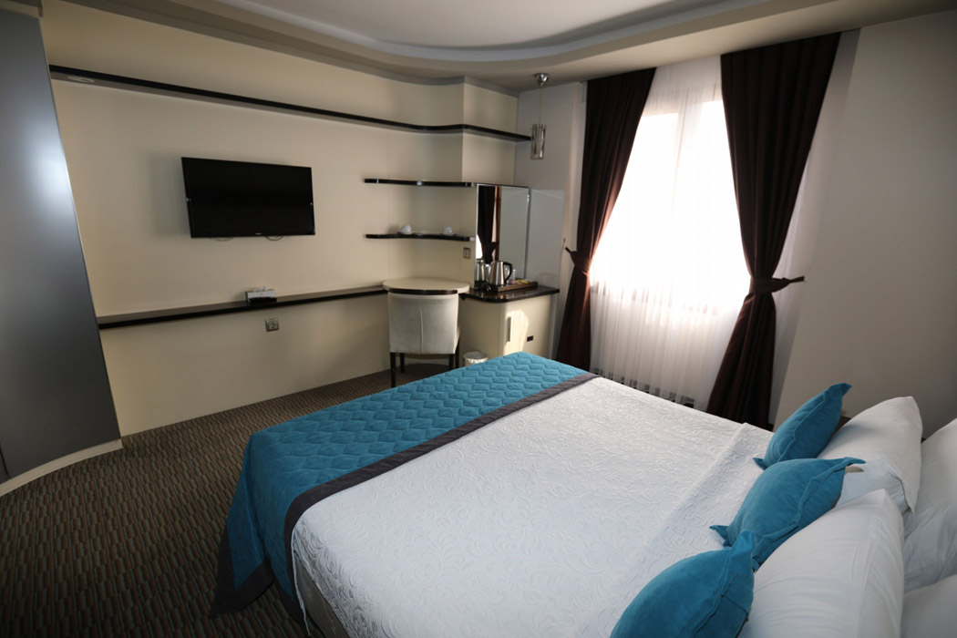 En fazla 2 yetişkin veya 1 yetişkin + 1 çocuk.