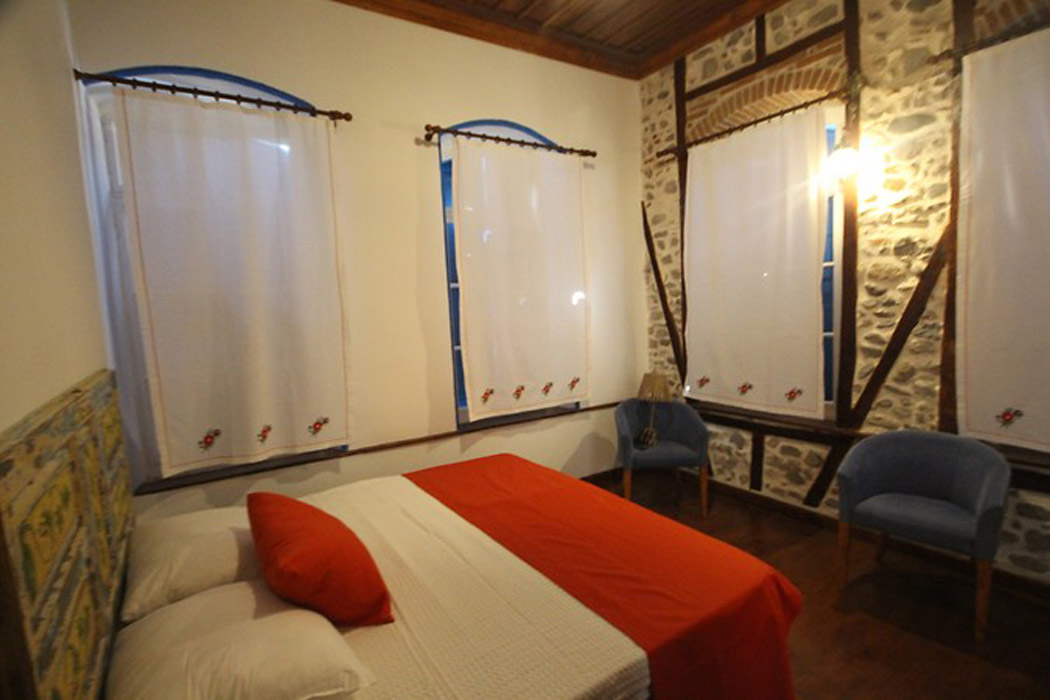 En az 2 yetişkin, En fazla 2 yetişkin.