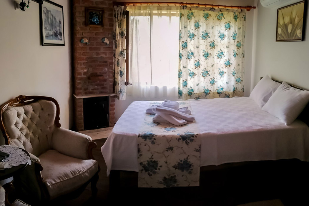 En az 2 yetişkin, En fazla 2 yetişkin.