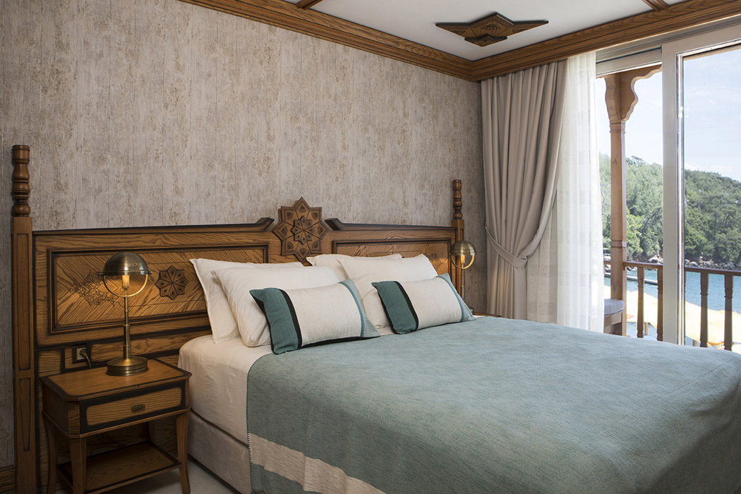 En fazla 2 yetişkin + 1 bebek (0-2 yaş).