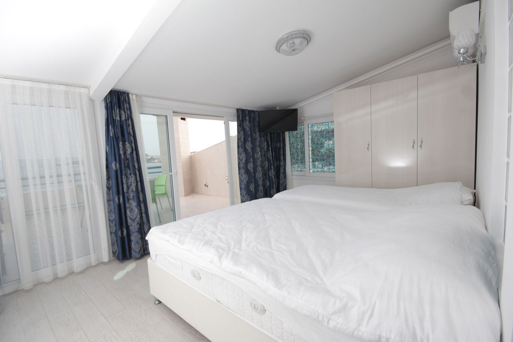 En fazla 2 yetişkin.