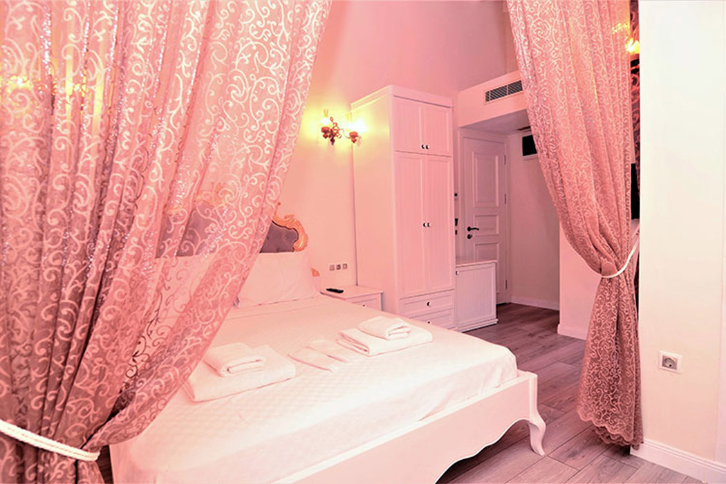 En fazla 2 yetişkin.