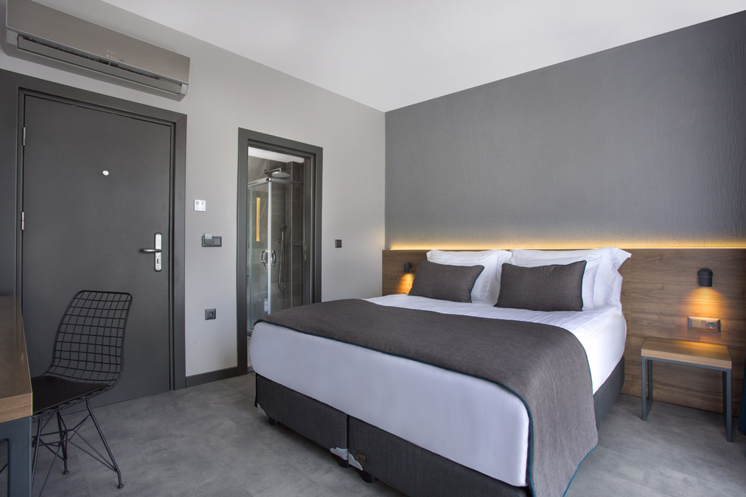 En fazla 2 yetişkin.