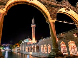 İzmir Çıkışlı Uçaklı Deluxe Van - Gap Efsaneleri Turu 22 Nisan - 26 Nisan 2026