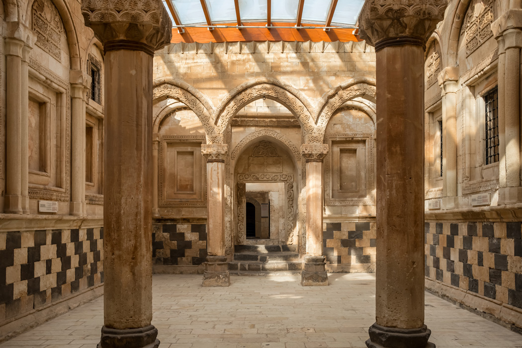 İzmir Çıkışlı Van - Kars - İshakpaşa Sarayı - Muradiye Şelalesi Turu-7