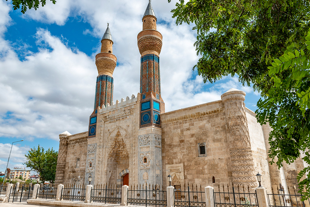 İzmir Çıkışlı Uçaklı Kayseri - Sivas - Divriği - Kemaliye - Munzur Tunceli - Elazığ - Malatya Turu-5